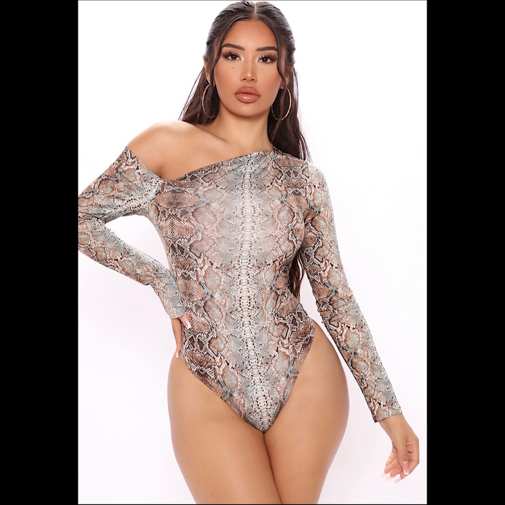 ✨Snake Print Bodysuit 🤎